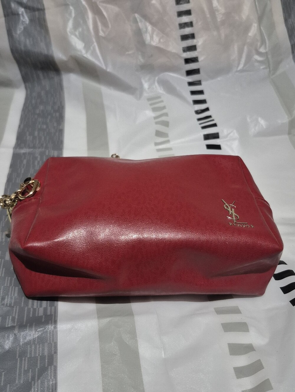 Yves Saint Laurent  Chain Crossbody Beauty Bag - Picture 3 of 9
